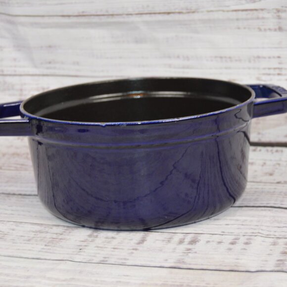 Staub 22 Blue Enameled Dutch Oven 2.6L NO LID GUC READ - Picture 13 of 13